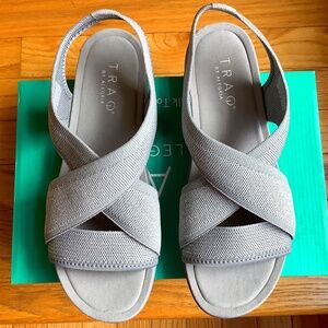 Traq by Alegria Dream Knit Cross Strap Sandals - Delilah Ash SZ 9